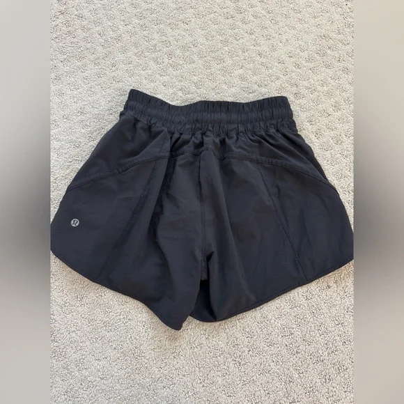 Lululemon shorts size 8 - Picture 3 of 4